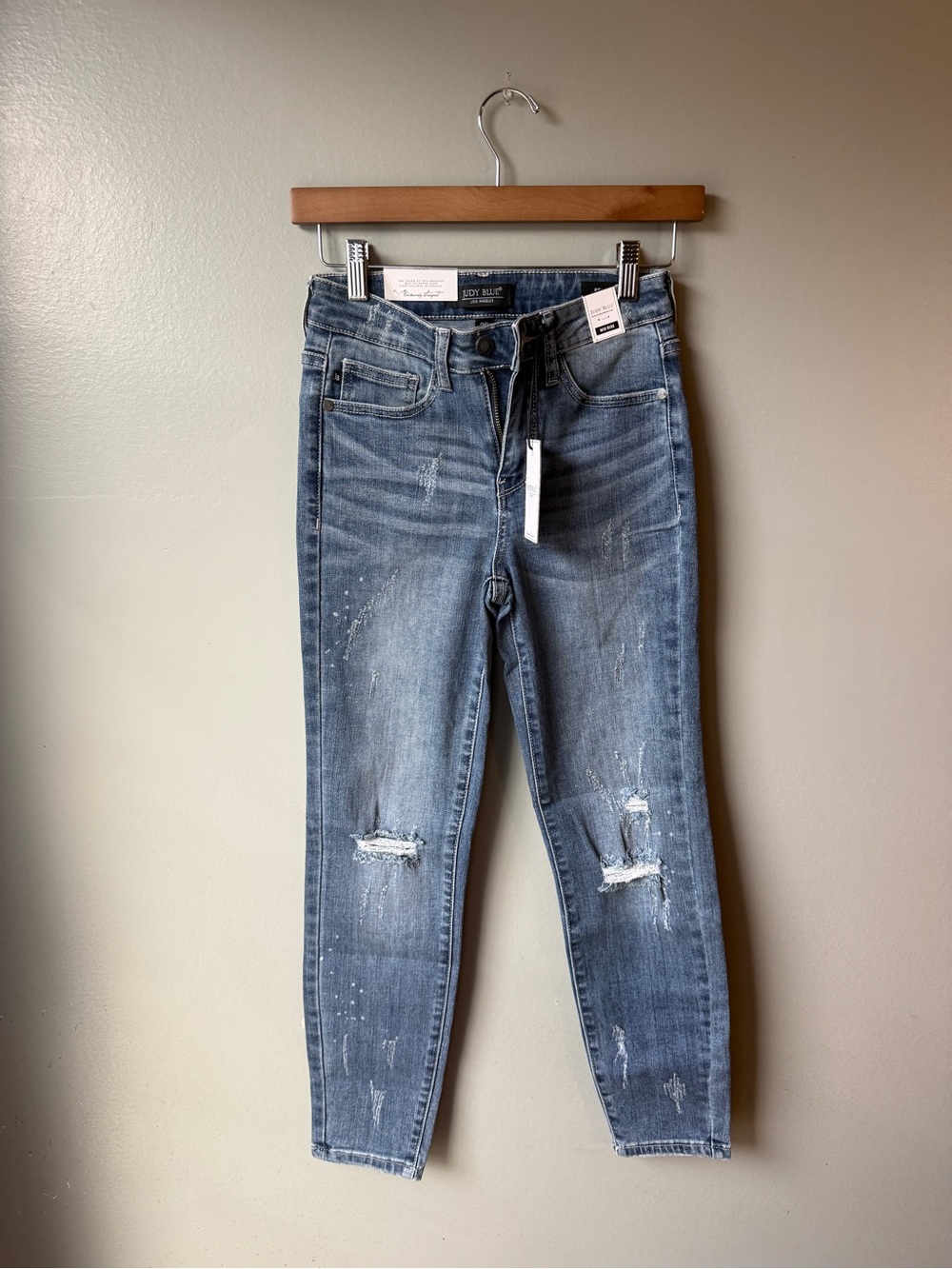 NWT Judy Blue Women’s Distressed Skinny Jeans Size 25 Medium Wash
